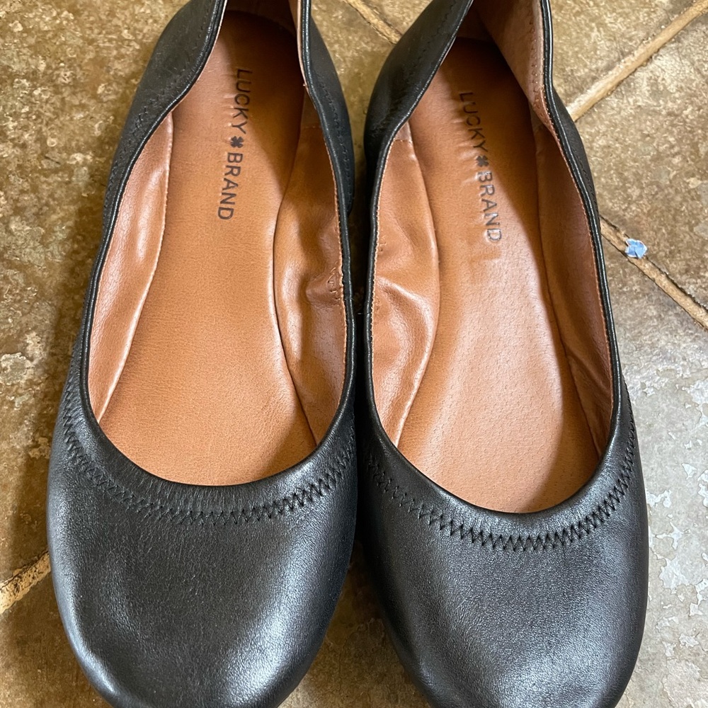 Size 9.5 Lucky flat slip-ons